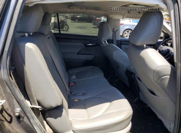 5TDKARAH0PS018164 2023 TOYOTA HIGHLANDER Gray Вид задньої частини салону