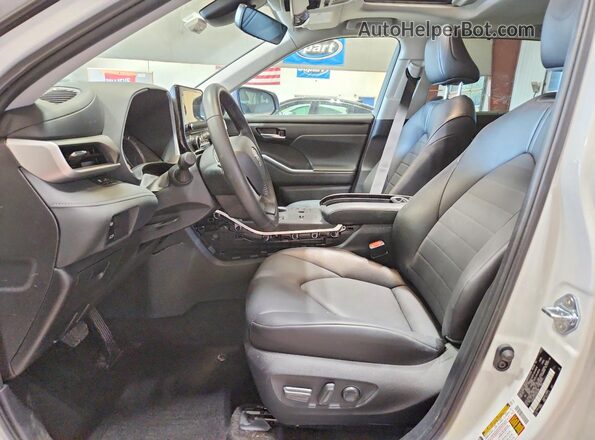 5TDKBRCH9SS662006 2025 TOYOTA HIGHLANDER White Вид салону спереду