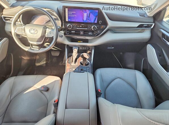 5TDKDRAH1PS022781 2023 TOYOTA HIGHLANDER Silver Vista del salpicadero