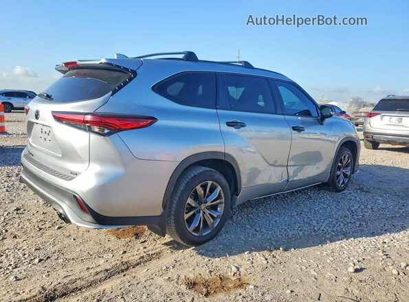 5TDKDRAH2PS524649 2023 TOYOTA HIGHLANDER Серебряный Передняя правая четверть