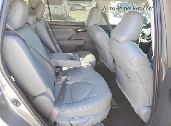 5TDKDRAH4SS552669 2025 TOYOTA HIGHLANDER Gray Rear interior view