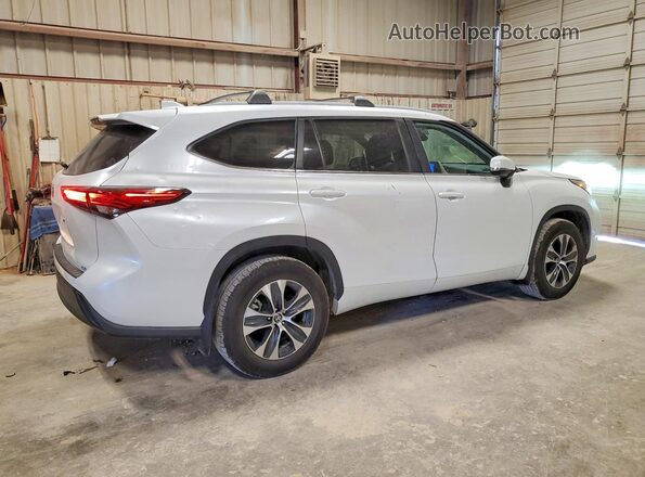 5TDKDRAH5PS041107 2023 TOYOTA HIGHLANDER White Задня права чверть