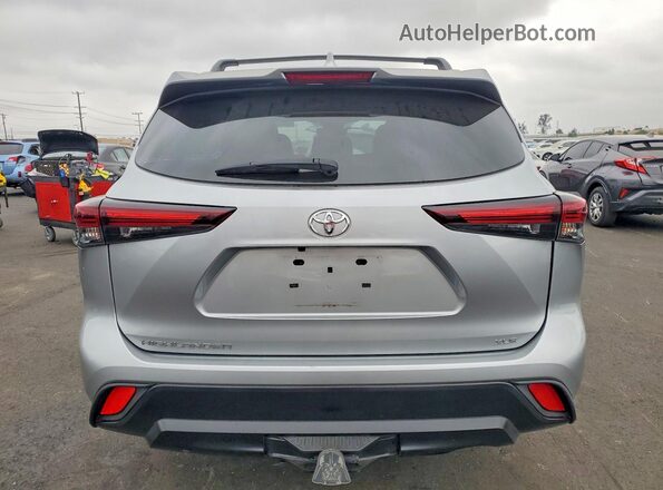 5TDKDRAH6RS051048 2024 TOYOTA HIGHLANDER Silver Հետևի տեսք