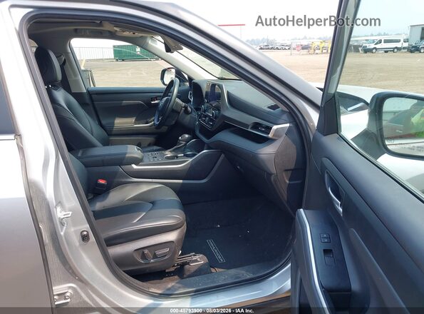 5TDKDRBH1PS047078 2023 TOYOTA HIGHLANDER Silver Սալոնի դիմացի տեսք