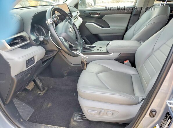5TDKDRBH2PS031116 2023 TOYOTA HIGHLANDER Silver Սալոնի դիմացի տեսք