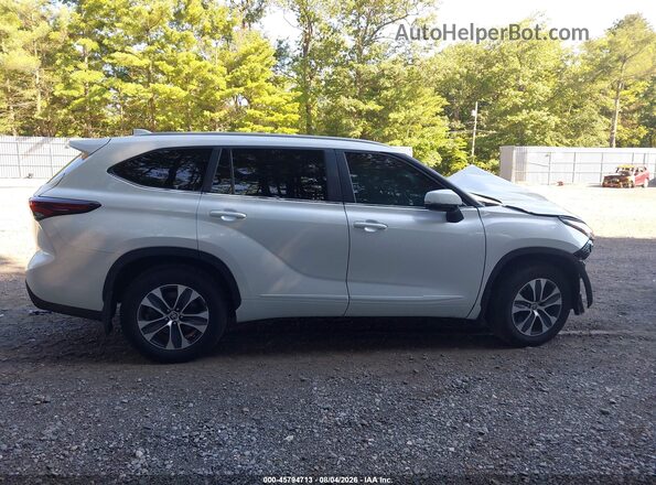 5TDKDRBH3RS536682 2024 TOYOTA HIGHLANDER White Widok wnętrza z tyłu