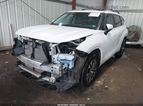 5TDKDRBH4PS028489 2023 TOYOTA HIGHLANDER White Vista tres cuartos delantera izquierda