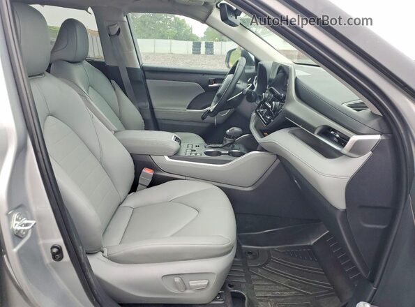 5TDKDRBH4SS591311 2025 TOYOTA HIGHLANDER Silver Front interior view