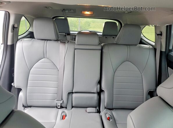 5TDKDRBH4SS591311 2025 TOYOTA HIGHLANDER Silver Rear seats view