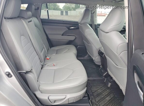 5TDKDRBH4SS591311 2025 TOYOTA HIGHLANDER Silver Rear interior view
