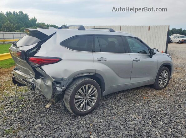 5TDKDRBH5PS513093 2023 TOYOTA HIGHLANDER Серебряный Задняя правая четверть