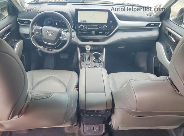 5TDKDRBH5PS513093 2023 TOYOTA HIGHLANDER Серебряный Вид панели приборов