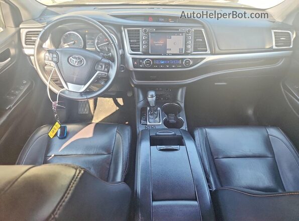 5TDKDRBH5PS518195 2023 TOYOTA HIGHLANDER Черный Вид панели приборов