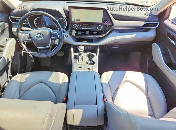 5TDKDRBH6PS039946 2023 TOYOTA HIGHLANDER Silver Dashboard view