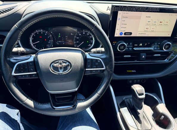 5TDKDRBH7PS508087 2023 TOYOTA HIGHLANDER Black Widok wnętrza z przodu