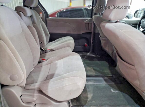5TDKK3DC4GS720501 2016 TOYOTA SIENNA Gray Vista interior trasera