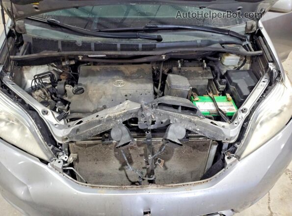 5TDKK3DC4GS720501 2016 TOYOTA SIENNA Gray Vista del compartimento del motor