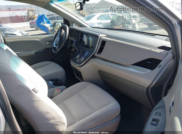 5TDKK3DC4GS748296 2016 TOYOTA SIENNA Серебряный Вид салона спереди