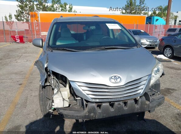 5TDKK3DC4GS748296 2016 TOYOTA SIENNA Серебряный Вид задней части салона