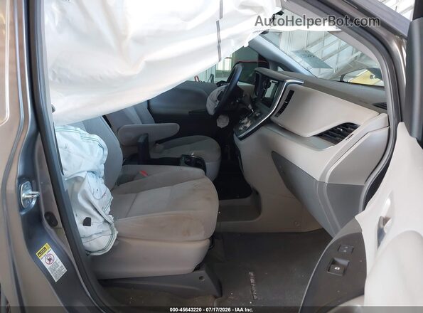 5TDKK3DC5GS720569 2016 TOYOTA SIENNA Gray Widok wnętrza z przodu