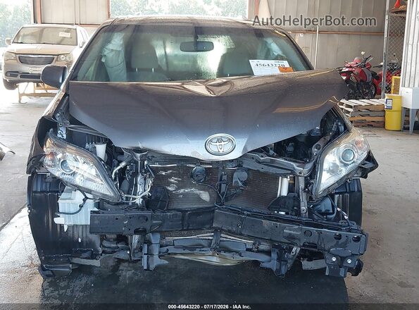 5TDKK3DC5GS720569 2016 TOYOTA SIENNA Gray Widok wnętrza z tyłu