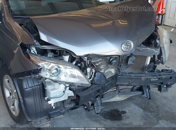 5TDKK3DC5GS720569 2016 TOYOTA SIENNA Gray Widok z przodu