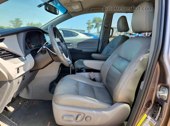 5TDKK3DC6GS727806 2016 TOYOTA SIENNA Gray Front interior view