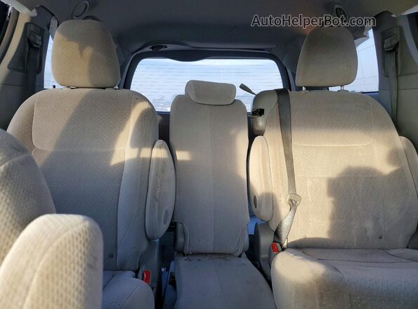 5TDKK3DC7GS739981 2016 TOYOTA SIENNA Серебряный Вид задних сидений