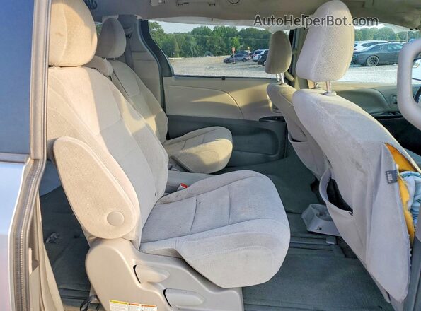 5TDKK3DC7GS739981 2016 TOYOTA SIENNA Серебряный Вид задней части салона