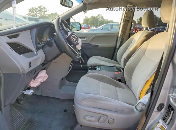 5TDKK3DC7GS739981 2016 TOYOTA SIENNA Серебряный Вид салона спереди