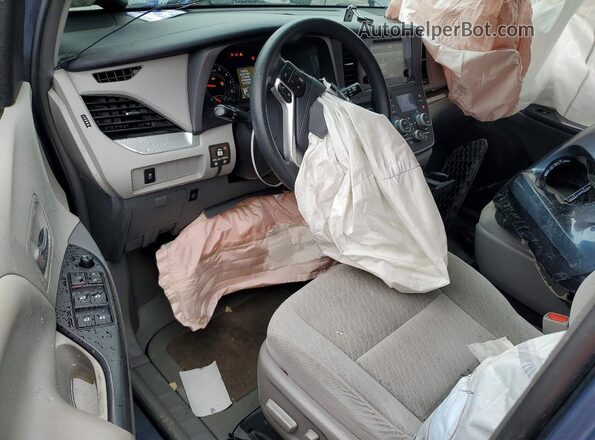 5TDKK3DC7GS765402 2016 TOYOTA SIENNA Синий Вид панели приборов
