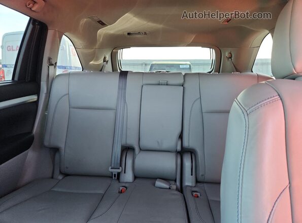 5TDKKRFH2GS158836 2016 TOYOTA HIGHLANDER Gray Rear seats view