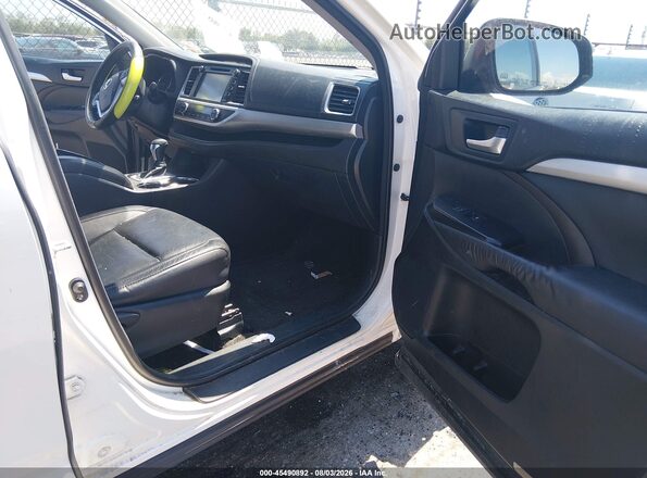 5TDKKRFH5GS135535 2016 TOYOTA HIGHLANDER White Front interior view