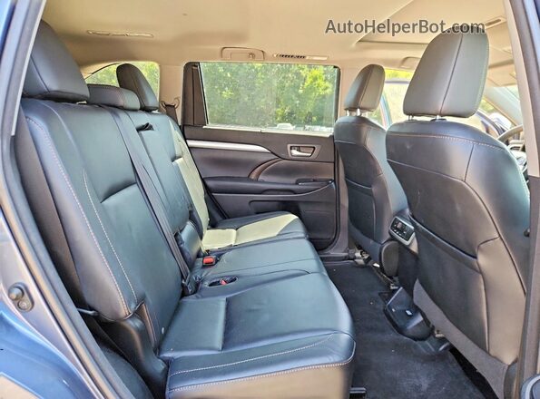 5TDKKRFHXGS121405 2016 TOYOTA HIGHLANDER Blue Вид задньої частини салону
