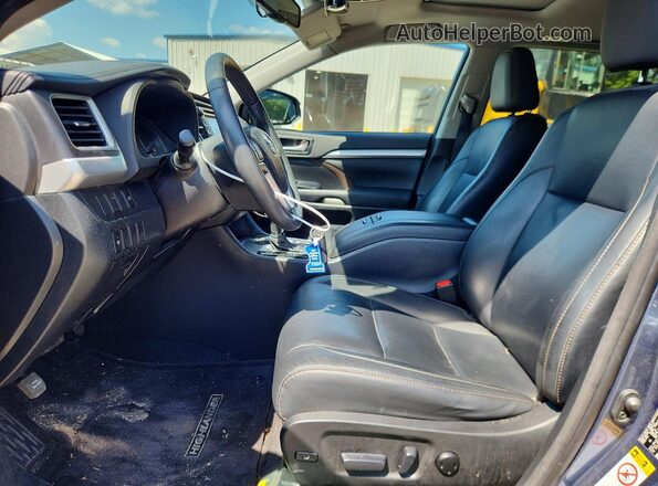 5TDKKRFHXGS121405 2016 TOYOTA HIGHLANDER Blue Вид салону спереду
