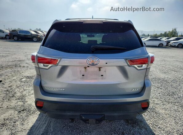 5TDKKRFHXGS129617 2016 TOYOTA HIGHLANDER Silver Вид ззаду