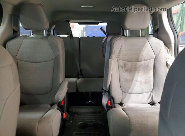 5TDKRKEC0RS223632 2024 TOYOTA SIENNA White Vista de los asientos traseros