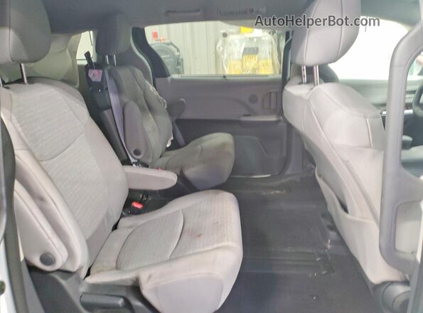 5TDKRKEC0RS223632 2024 TOYOTA SIENNA White Vista interior trasera