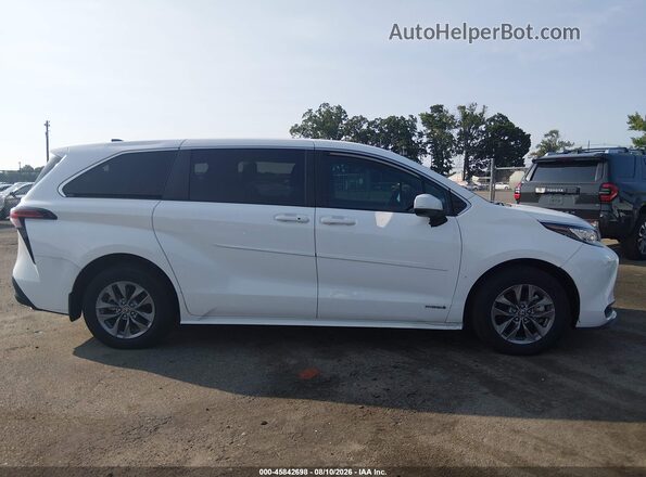 5TDKRKEC2MS007564 2021 TOYOTA SIENNA White უკანა სალონის ხედი