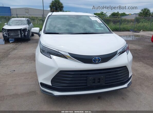 5TDKRKECXSS246874 2025 TOYOTA SIENNA White Vista frontal