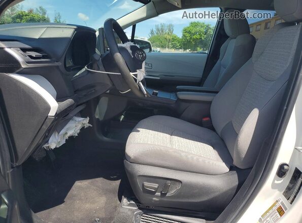 5TDKSKFC7TS231527 2026 TOYOTA SIENNA White Вид салону спереду