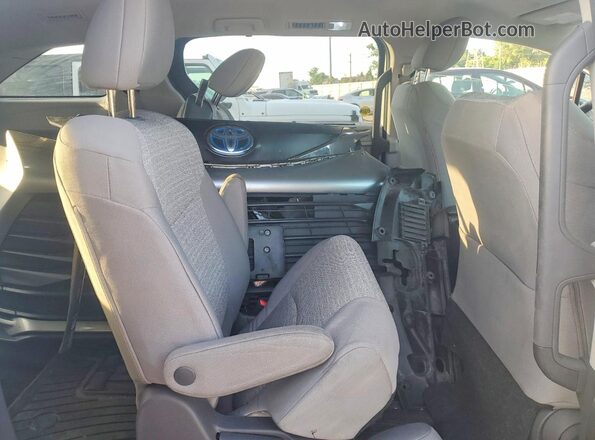 5TDKSKFC9MS028043 2021 TOYOTA SIENNA Silver უკანა სავარძლების ხედი