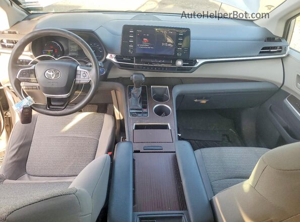 5TDKSKFC9MS028043 2021 TOYOTA SIENNA Silver წინა პანელის ხედი