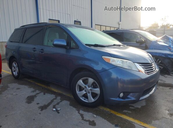 5TDKZ3DC0HS799792 2017 TOYOTA SIENNA Blue Առջևի աջ