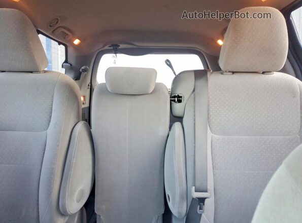 5TDKZ3DC0HS799792 2017 TOYOTA SIENNA Blue Հետևի նստատեղերի տեսք