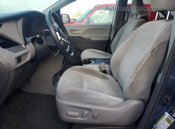 5TDKZ3DC0HS799792 2017 TOYOTA SIENNA Blue Սալոնի դիմացի տեսք