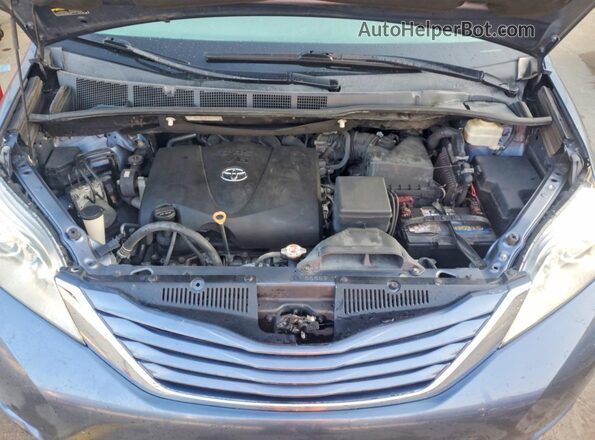 5TDKZ3DC0HS799792 2017 TOYOTA SIENNA Blue Շարժիչի բաժամունքի տեսք