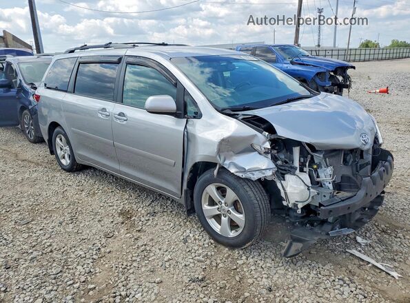 5TDKZ3DC0HS863653 2017 TOYOTA SIENNA Silver Առջևի աջ