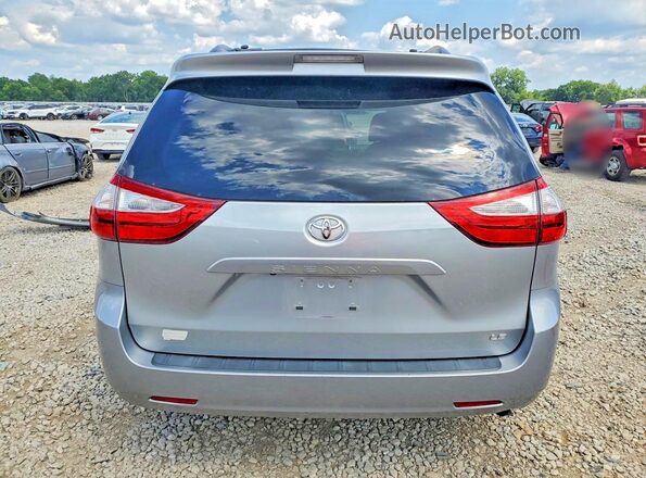 5TDKZ3DC0HS863653 2017 TOYOTA SIENNA Silver Հետևի տեսք