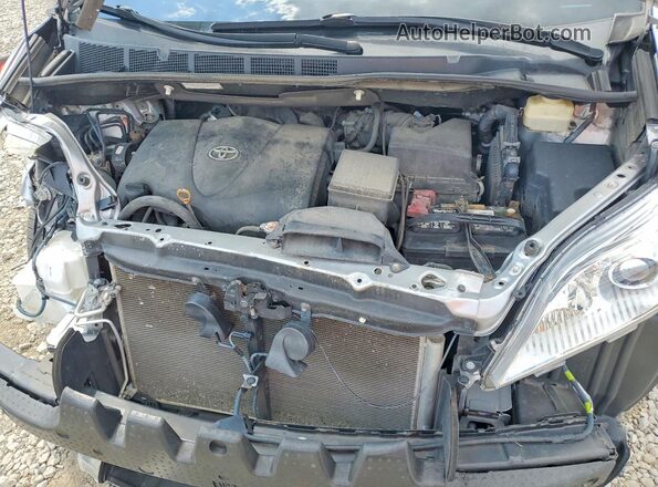 5TDKZ3DC0HS863653 2017 TOYOTA SIENNA Silver Շարժիչի բաժամունքի տեսք